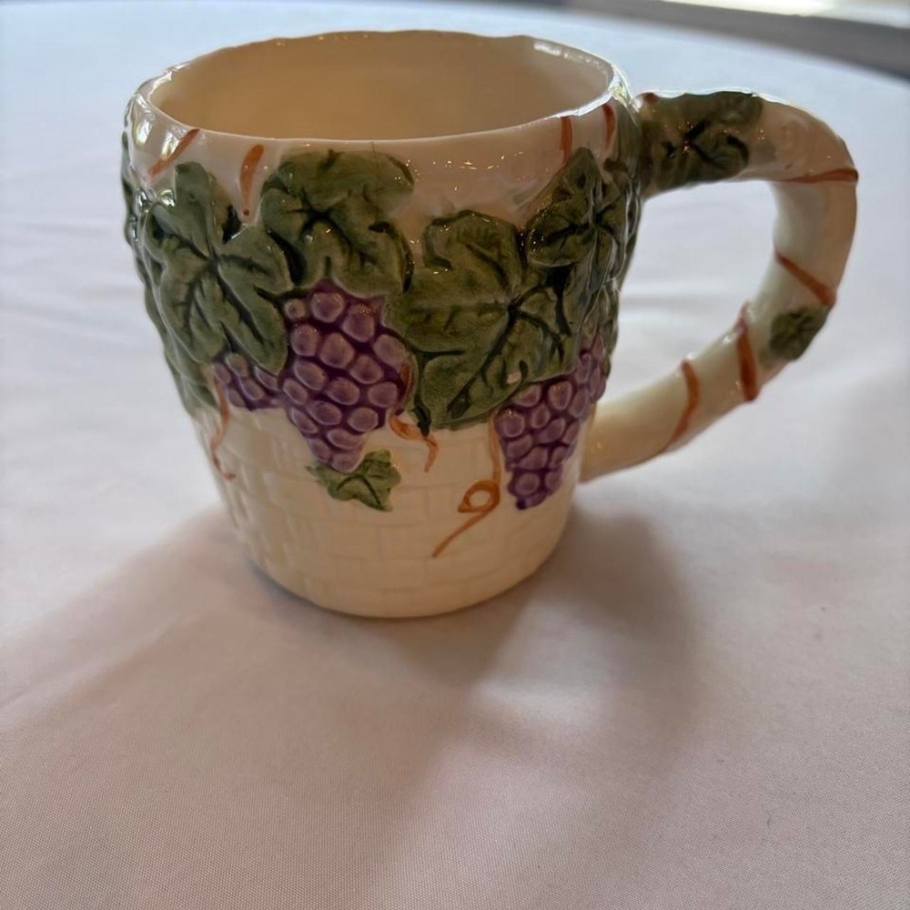 Bordeaux Hand Painted Grapevine Grapes Ceramic Mug w/ Handle 1989